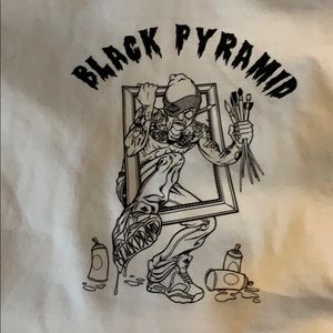 BLACK PYRAMID Sweatshirt.